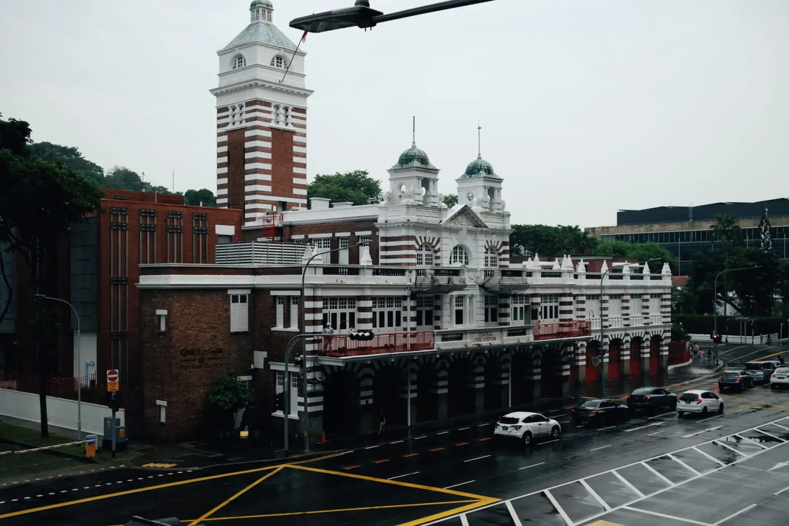 建筑装修装饰中幕墙与智能化系统的集成设计趋势
