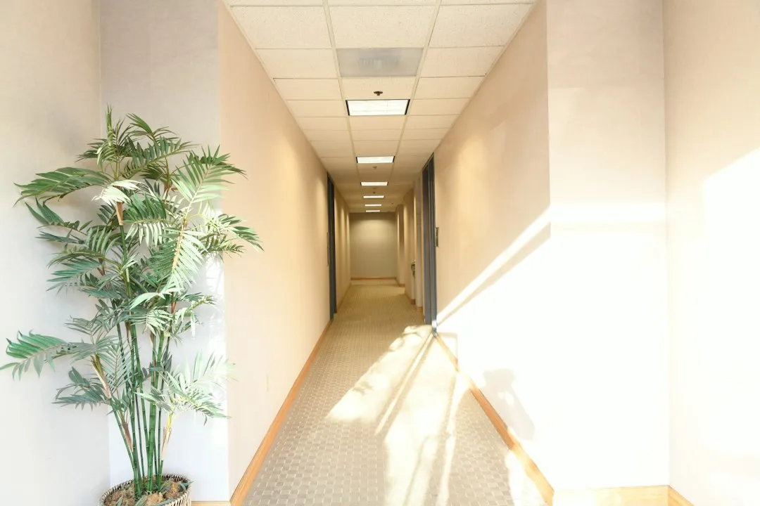 重庆商业综合体建筑装修装饰与机电安装工程的关键技术要点解析